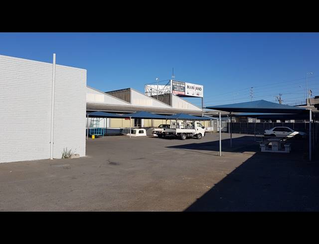 1,855M² FACTORY TO LET IN TRIANGLE FARM